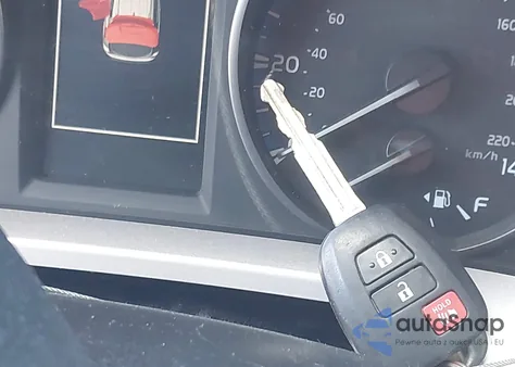 2017 Toyota Rav4 Le z USA, uszkodzony, nr VIN JTMZFREV0HJ715302